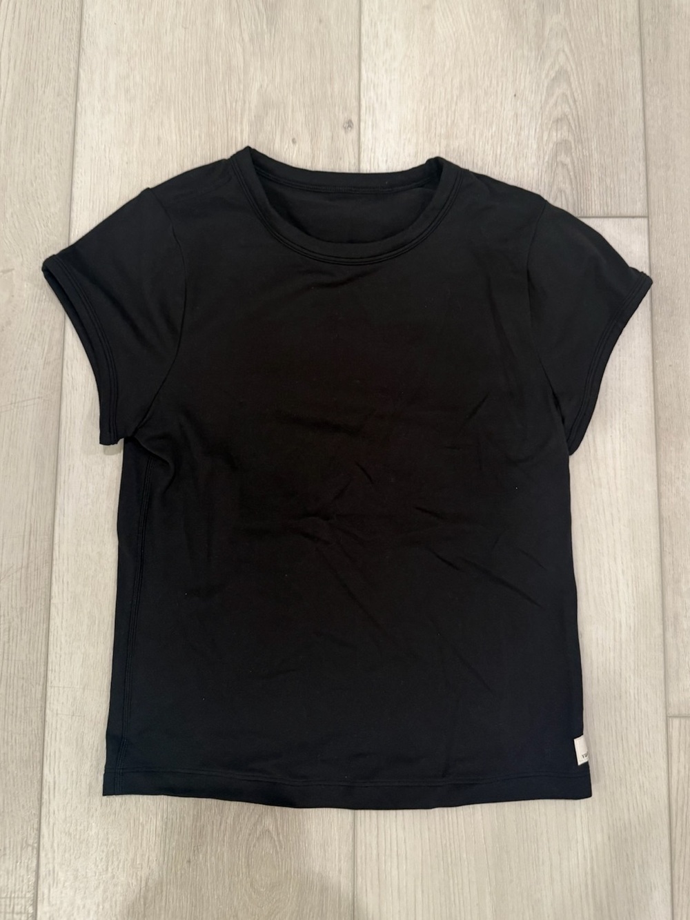 Vuori Halo Baby Tee black shirt size small
